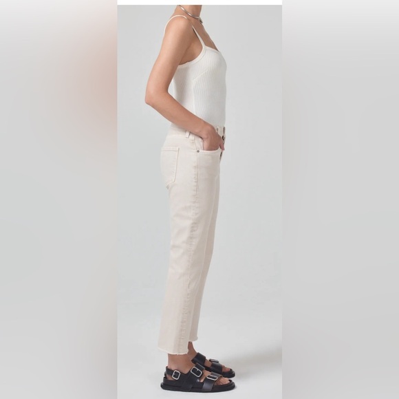 Citizens Of Humanity Isola Mid Rise Cropped Boot
In Almondette - Picture 4 of 10